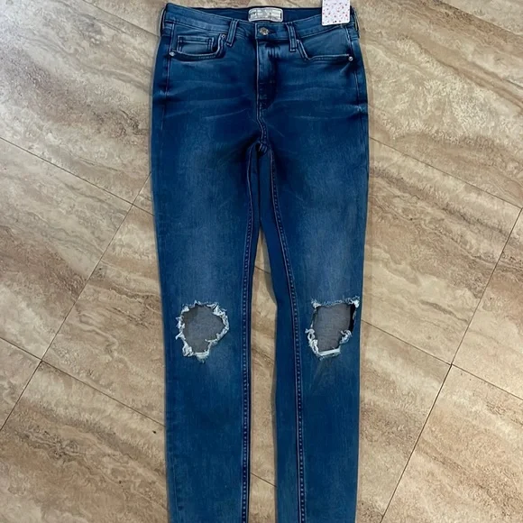 BNWT FREE PEOPLE Women's JEANS SIZE 28 - Picture 1 of 7
